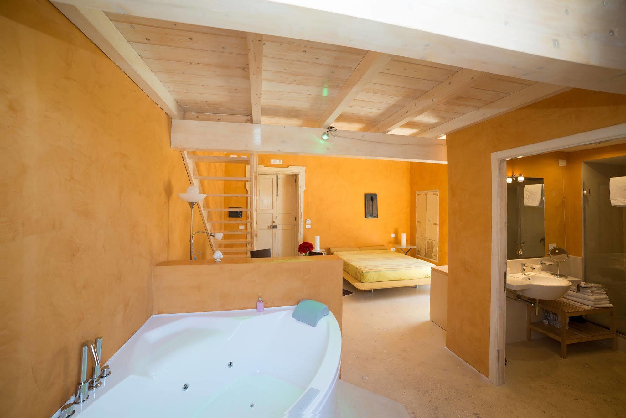 갈리폴리 Relais Carlo V - Palazzo Storico B&B 외부 사진